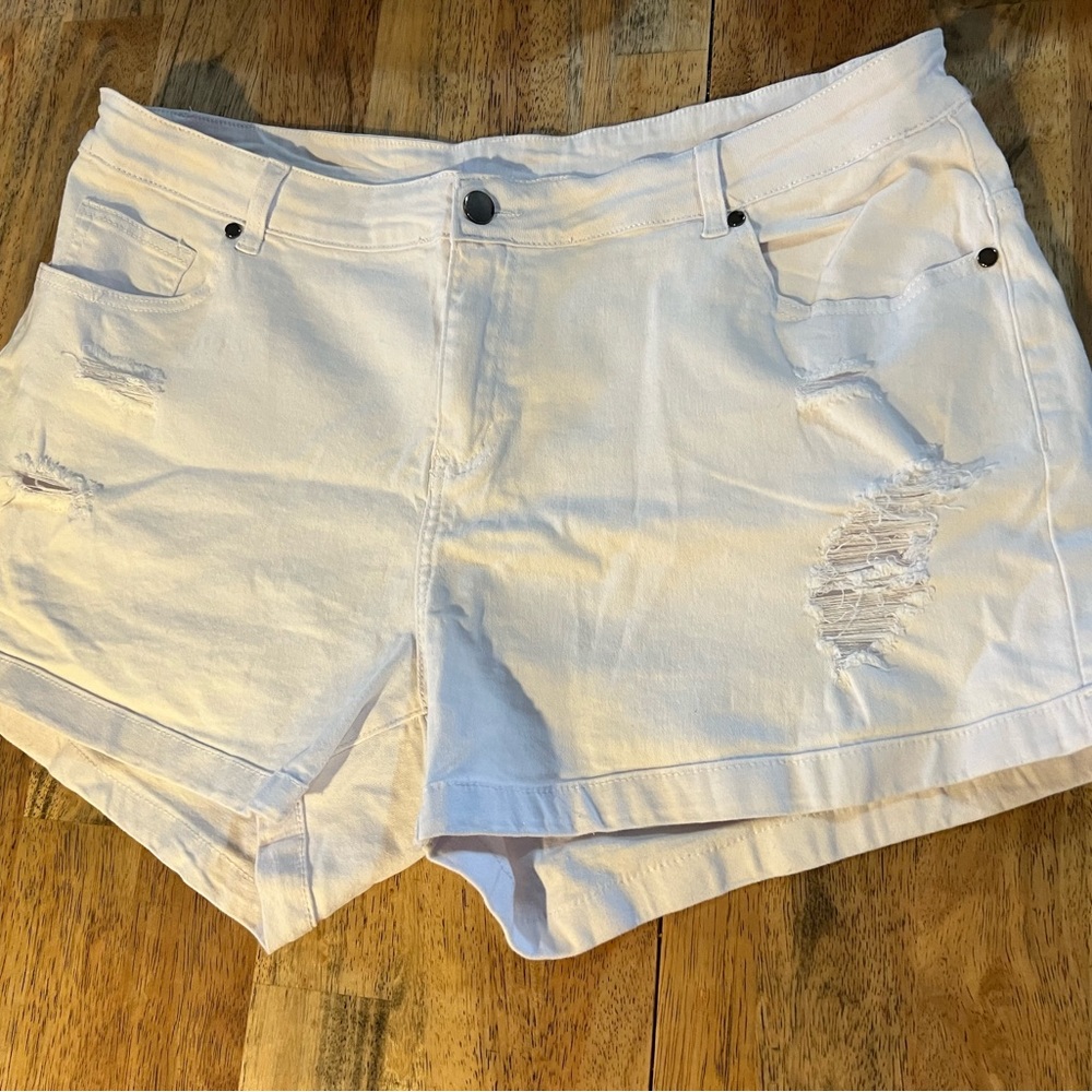 Chiczone distressed shorts